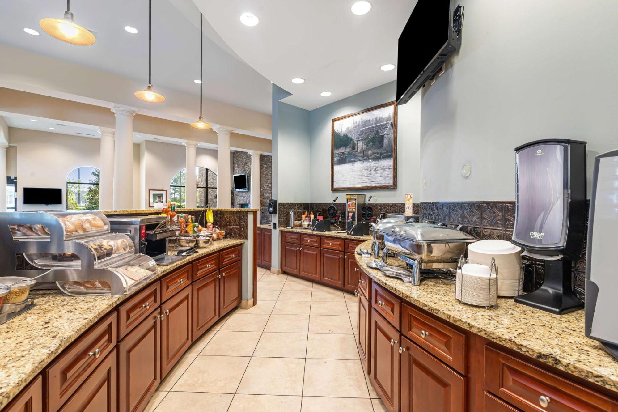 Best Western Plus Westgate Inn And Suites Leland Bagian luar foto