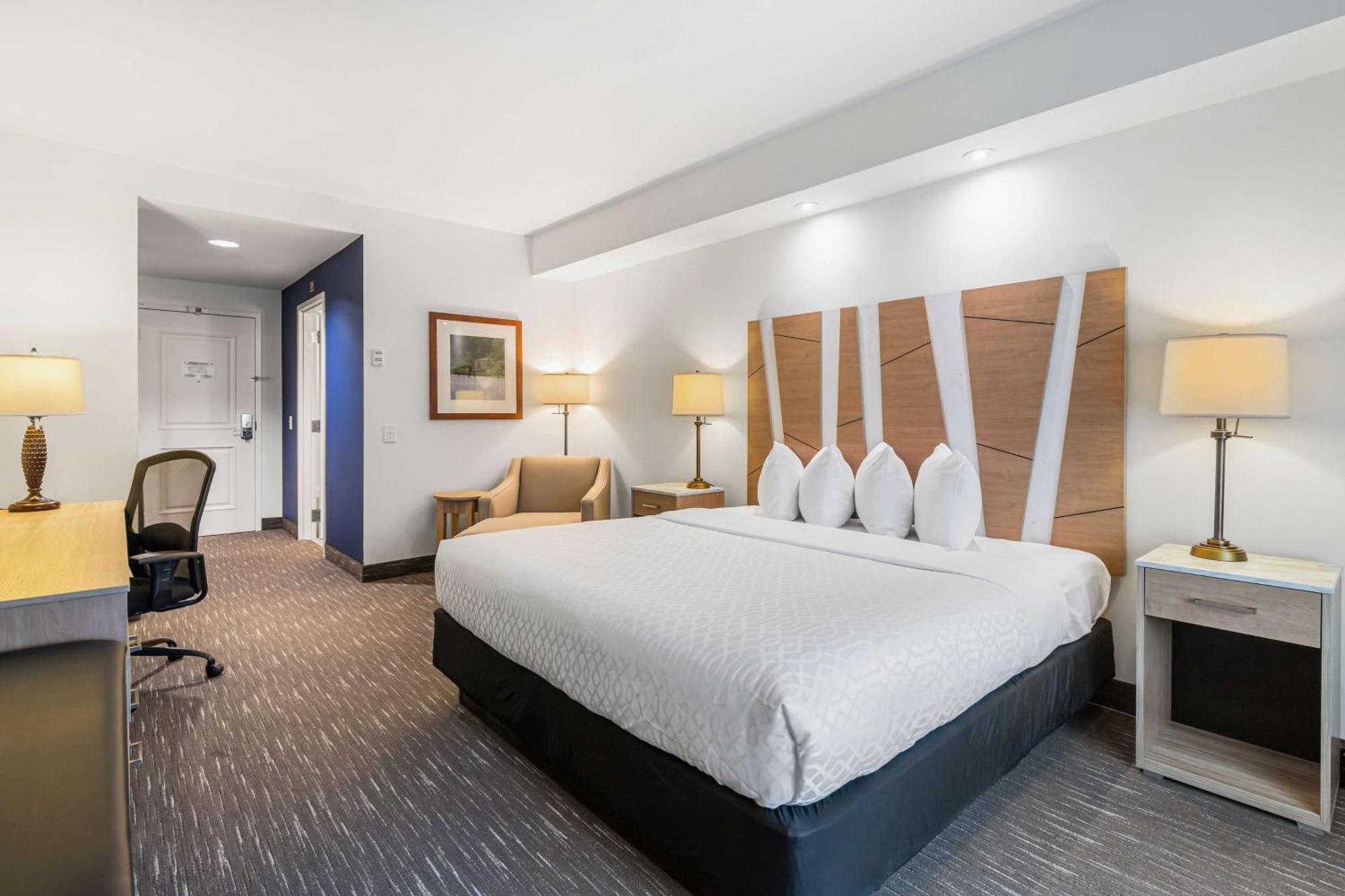 Best Western Plus Westgate Inn And Suites Leland Bagian luar foto