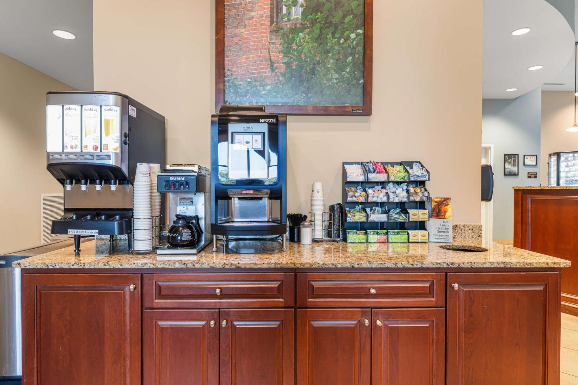 Best Western Plus Westgate Inn And Suites Leland Bagian luar foto
