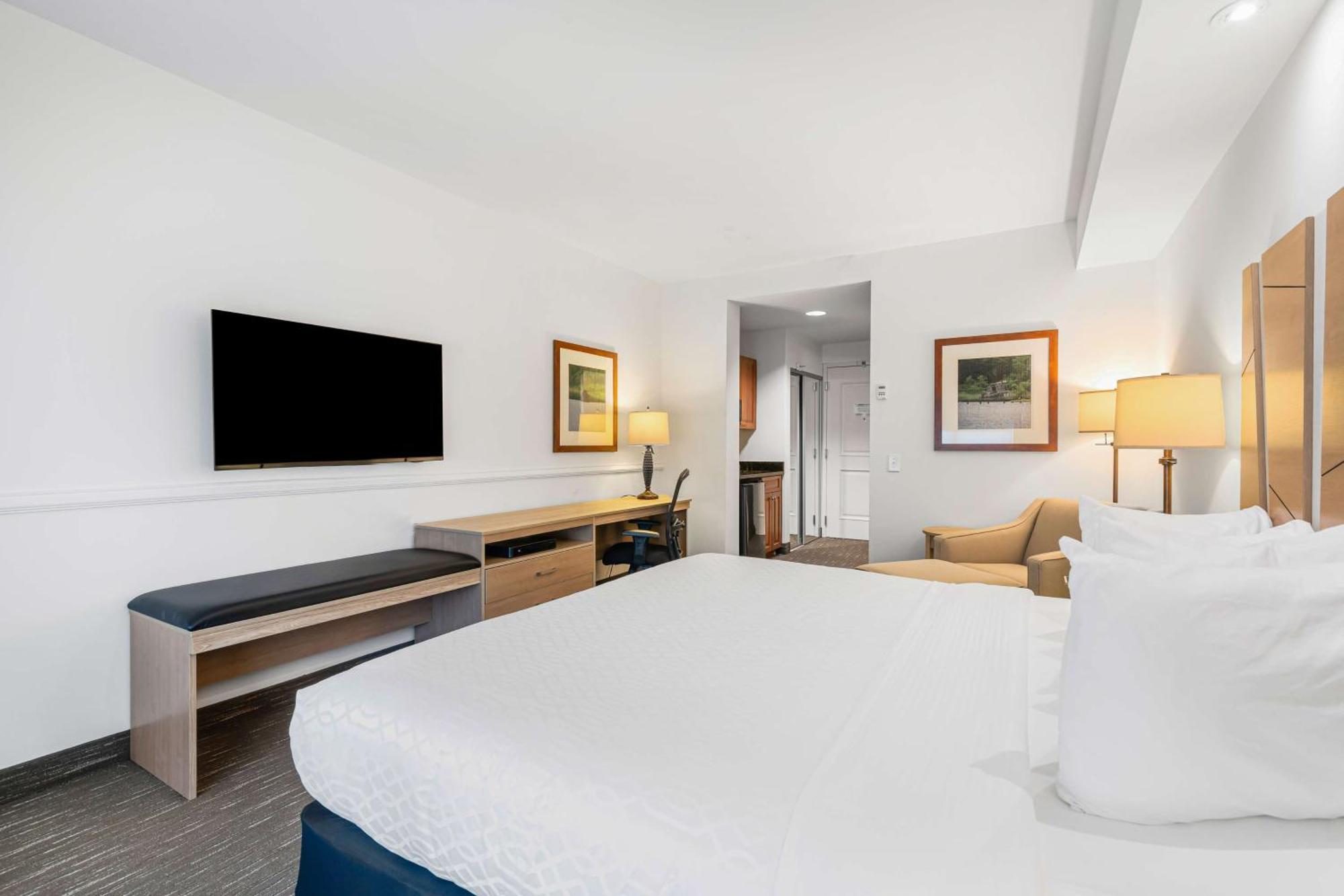 Best Western Plus Westgate Inn And Suites Leland Bagian luar foto