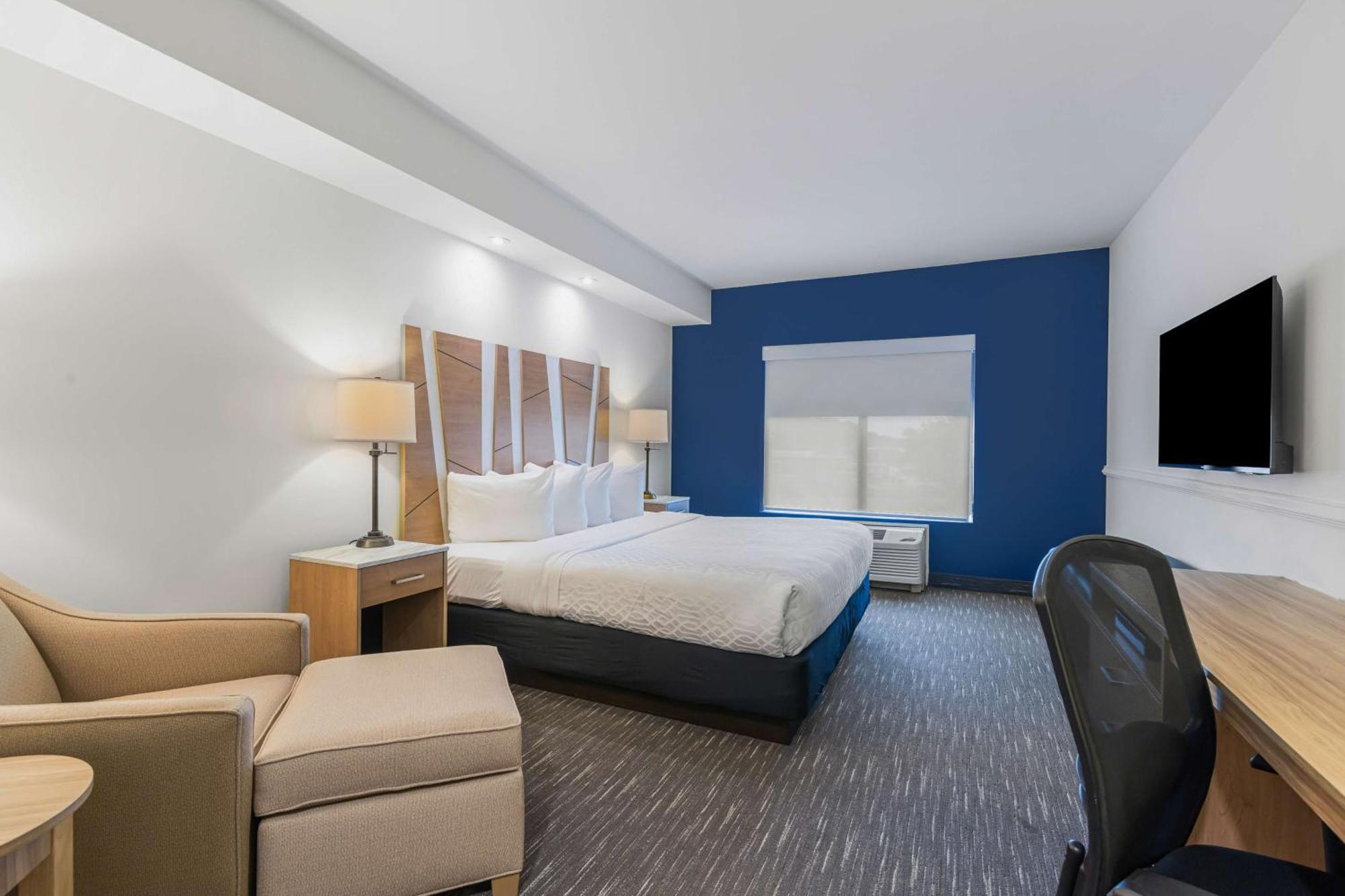 Best Western Plus Westgate Inn And Suites Leland Bagian luar foto