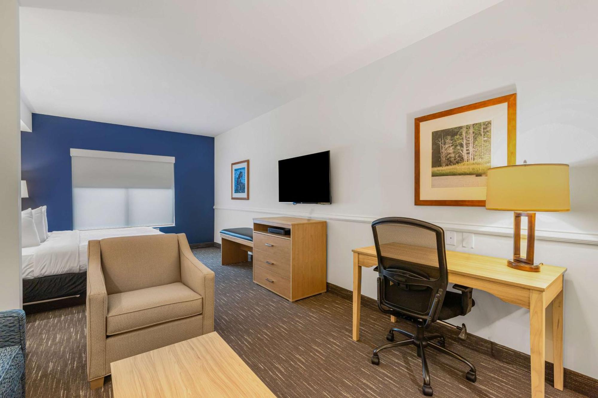 Best Western Plus Westgate Inn And Suites Leland Bagian luar foto